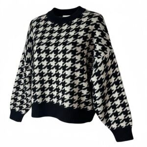 H&M Black and White Houndstooth Sweater size M